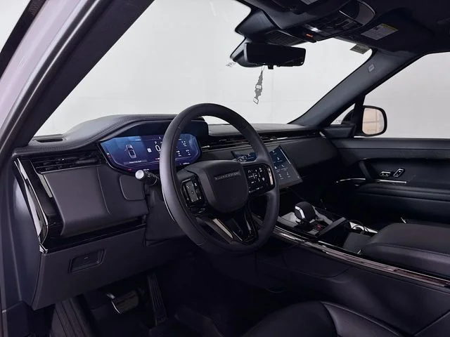 Used 2024 White Land Rover Dynamic SE image 9