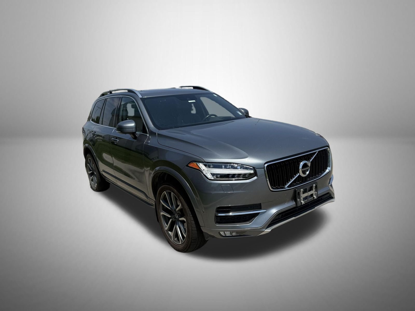 Used 2019 Gray Volvo T6 Momentum image 2