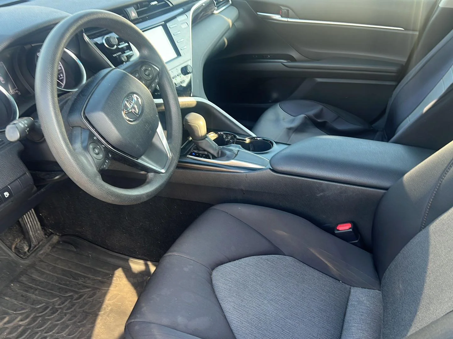 Used 2018 Predawn Gray Mica Toyota LE image 17
