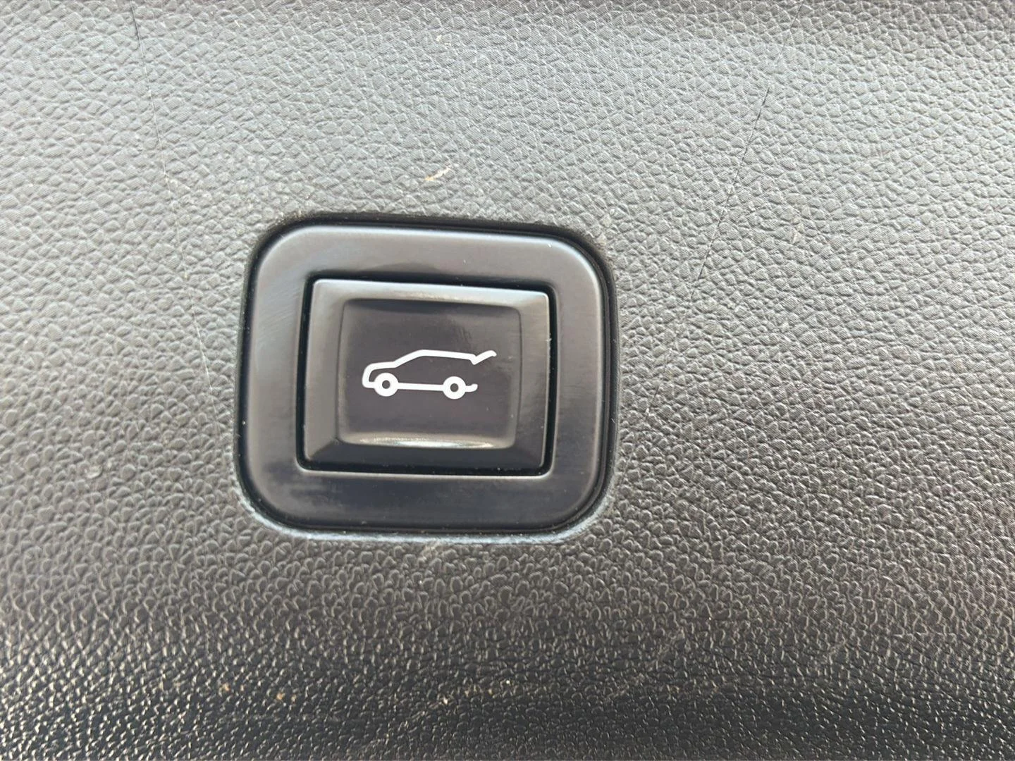 Used 2022 SUMMIT WHITE Chevrolet Premier image 18