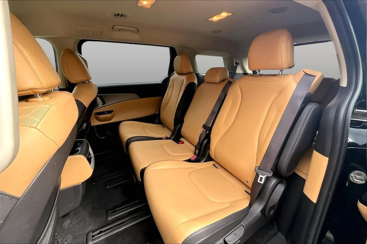 Used 2022 Aurora Black Kia LXS image 18