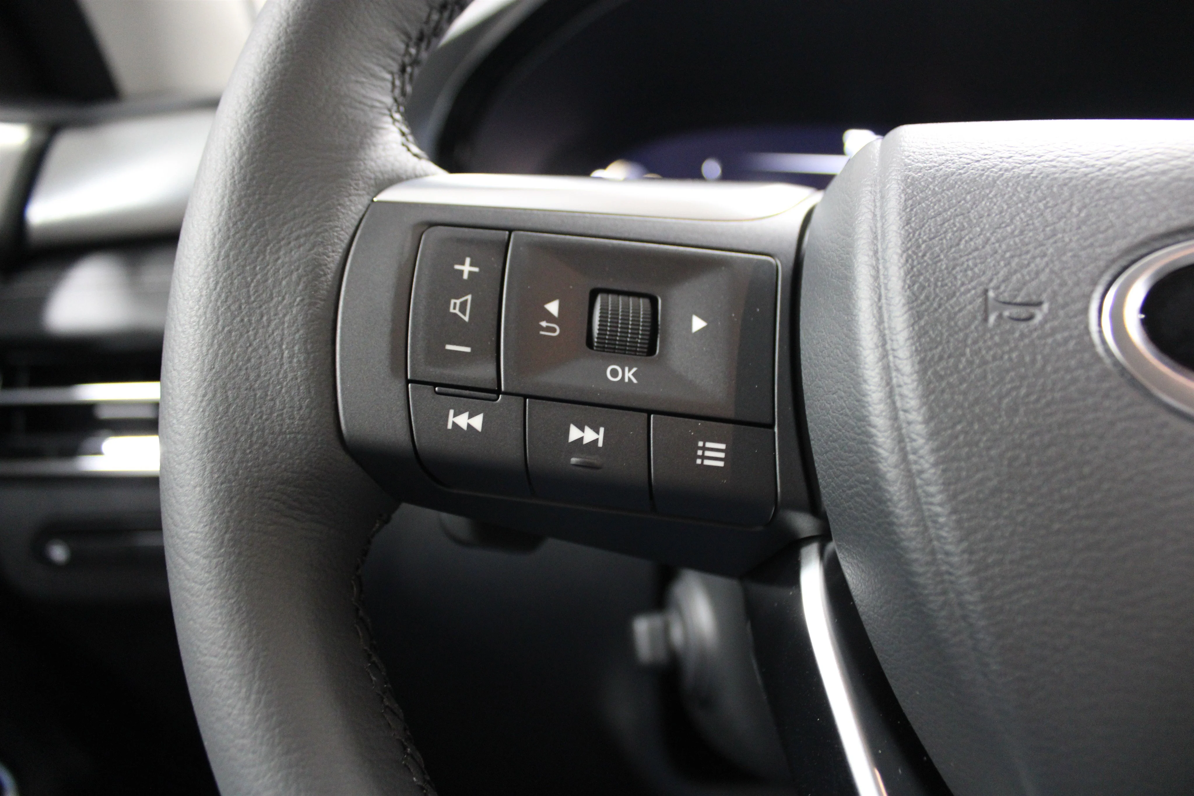 2027 INFINITI QX60 LUXE - Photo 10