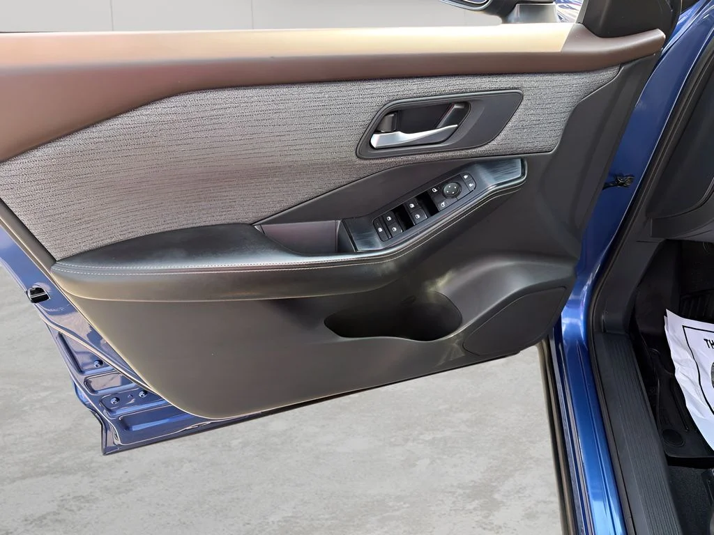Used 2022 Caspian Blue Metallic Nissan SV image 15