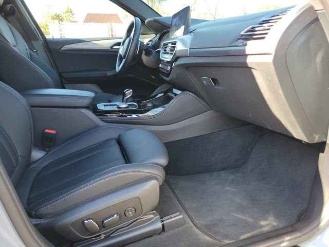 Used 2025 Gray BMW xDrive30i image 12