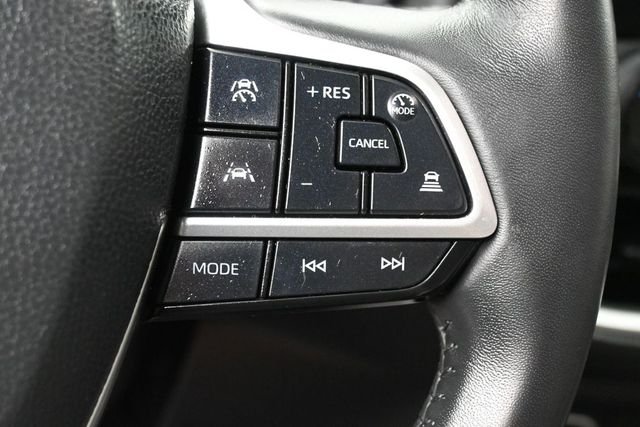 Used 2024  Toyota XLE image 19