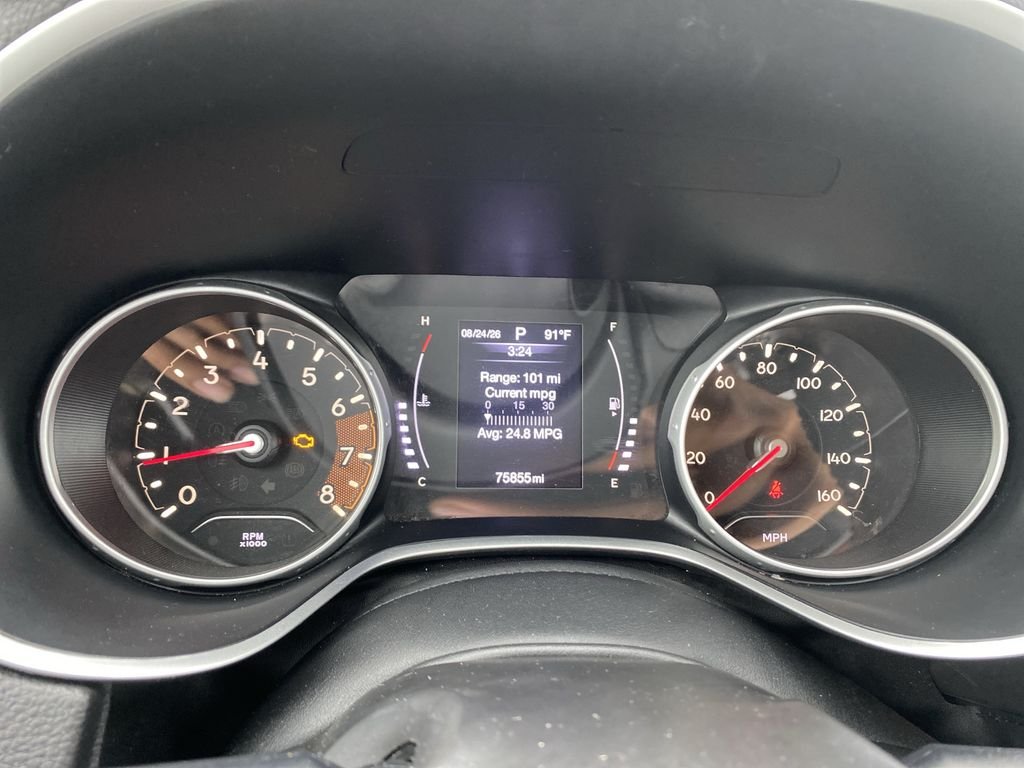 Used 2018 Redline Pearlcoat Jeep Latitude image 32