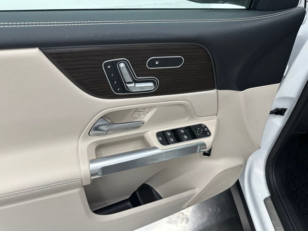 New 2026 Polar White Mercedes-Benz GLB 250 image 14