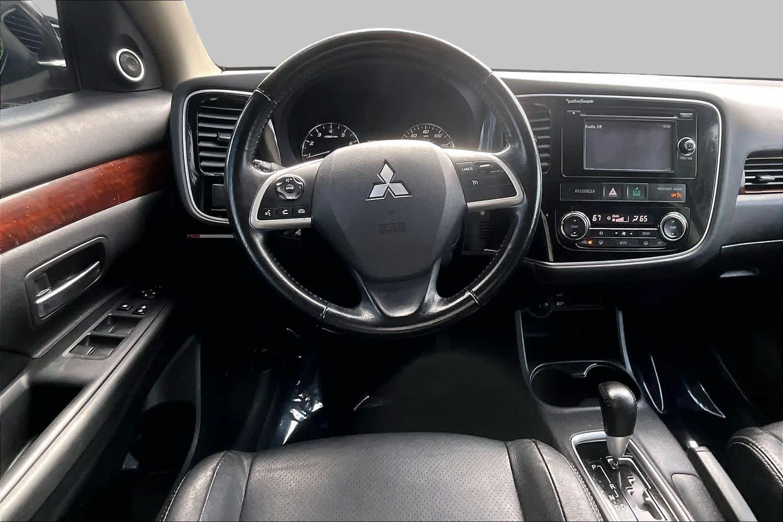 Used 2015 Rally Red Mitsubishi SE image 6