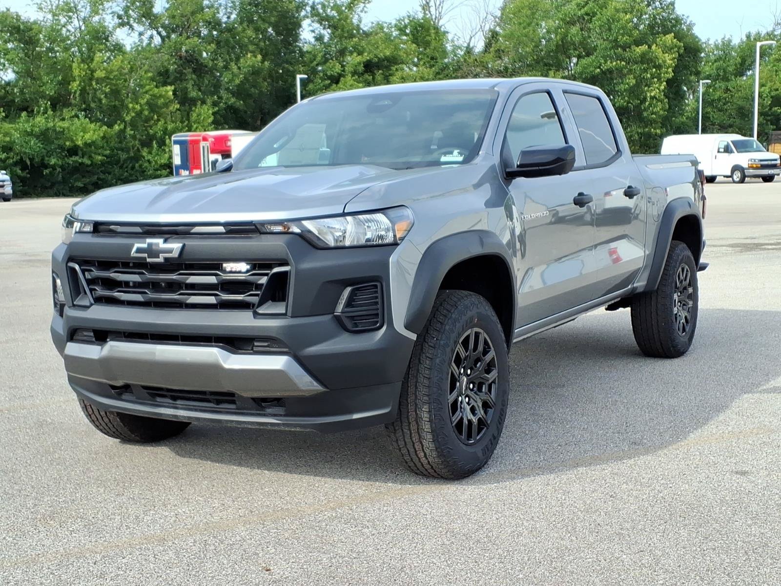 2026 Chevrolet Colorado Trail Boss - Photo 2