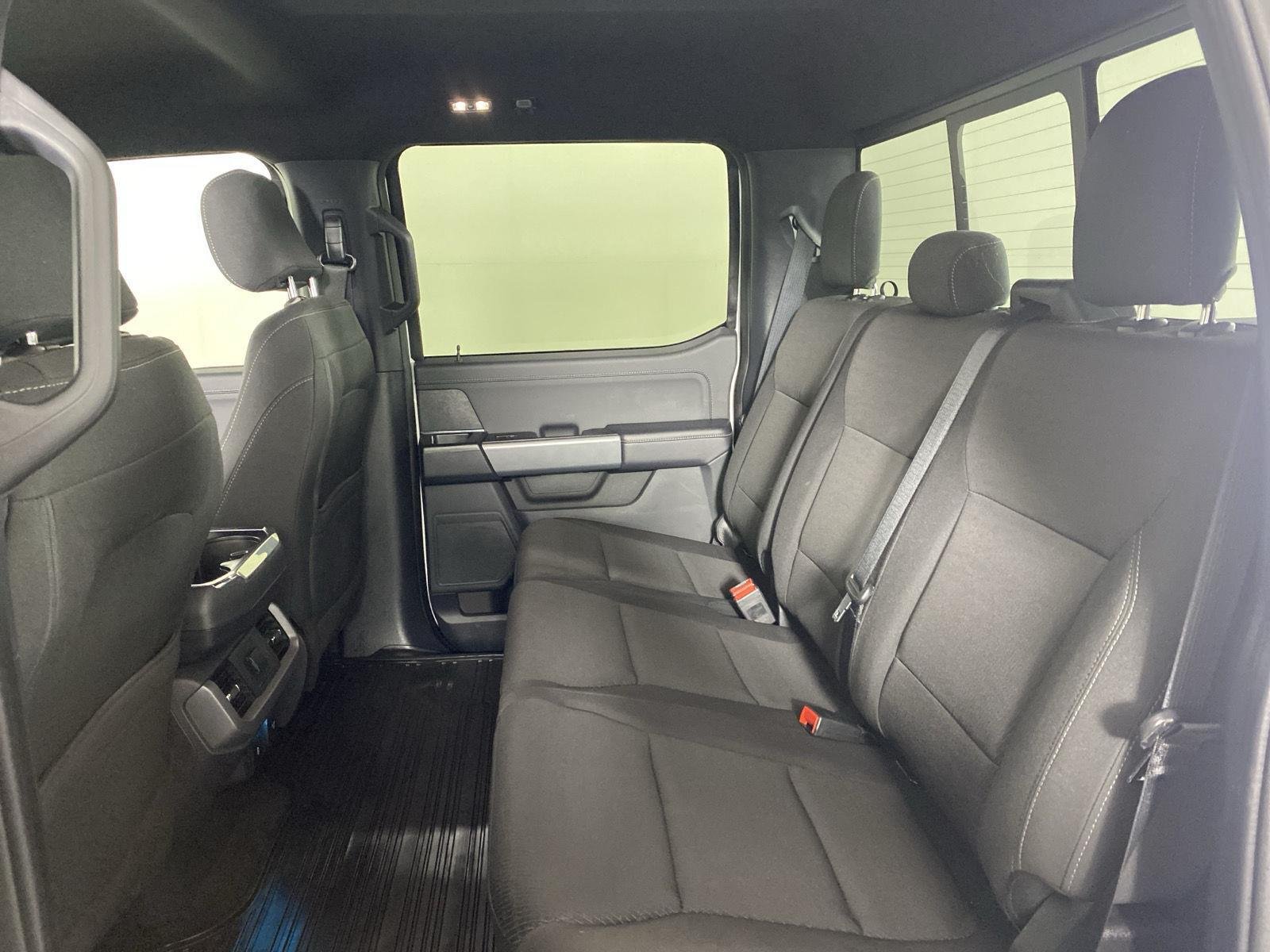 Used 2025 Oxford White Ford XLT image 29