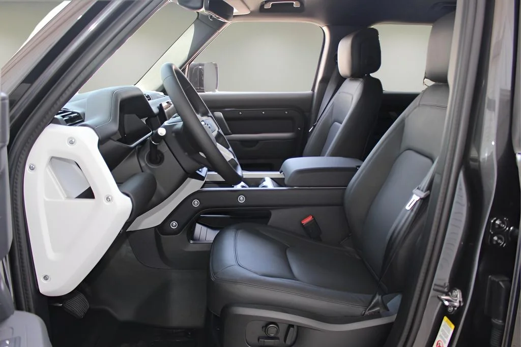 2025 Land Rover Defender S - Photo 12
