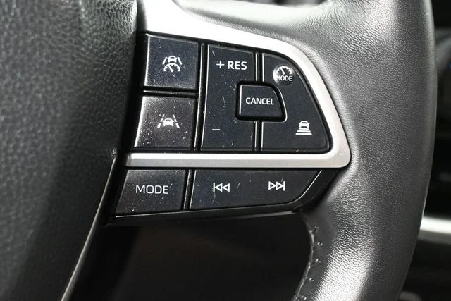 Used 2024  Toyota XLE image 19