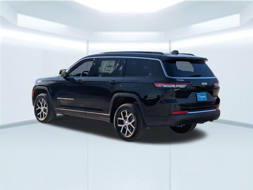 New 2025 Diamond Black Crystal Pearl-Coat Exterior Paint Jeep Limited image 3