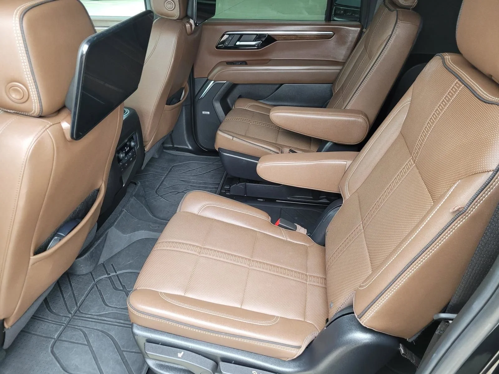 Used 2025 Black Chevrolet High Country image 20
