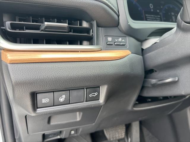 Certified Used 2025 WIND CHILL PEARL Toyota Limited image 13