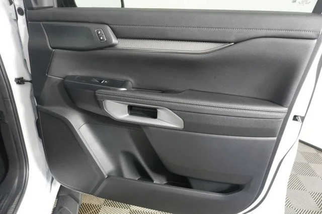 New 2026 Oxford White Ford Lariat® image 31