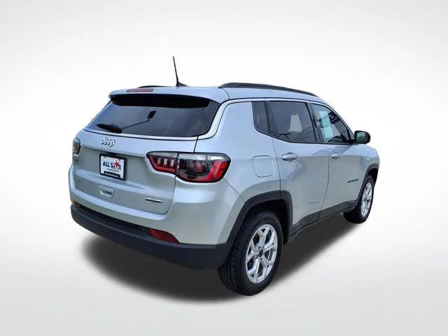 Used 2025 Silver Jeep Latitude image 14