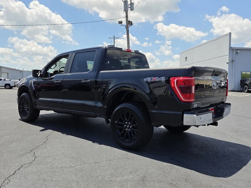 Used 2022 Agate Black Metallic FORD XLT image 3