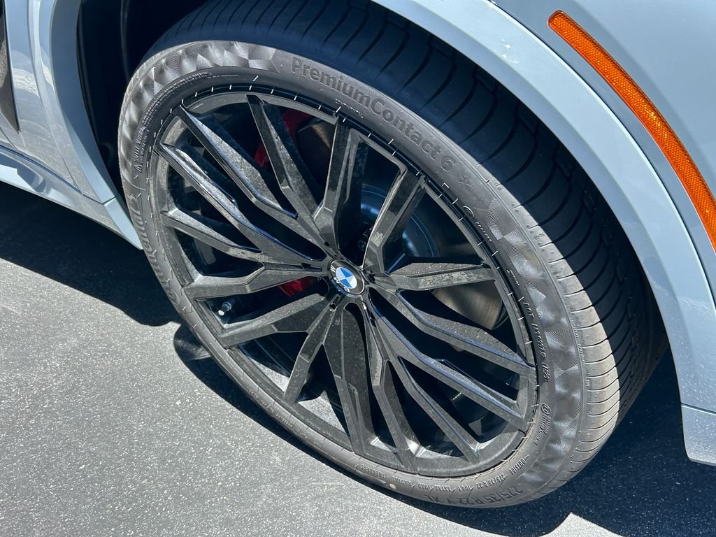New 2026 Gray Metallic BMW xDrive40i image 3