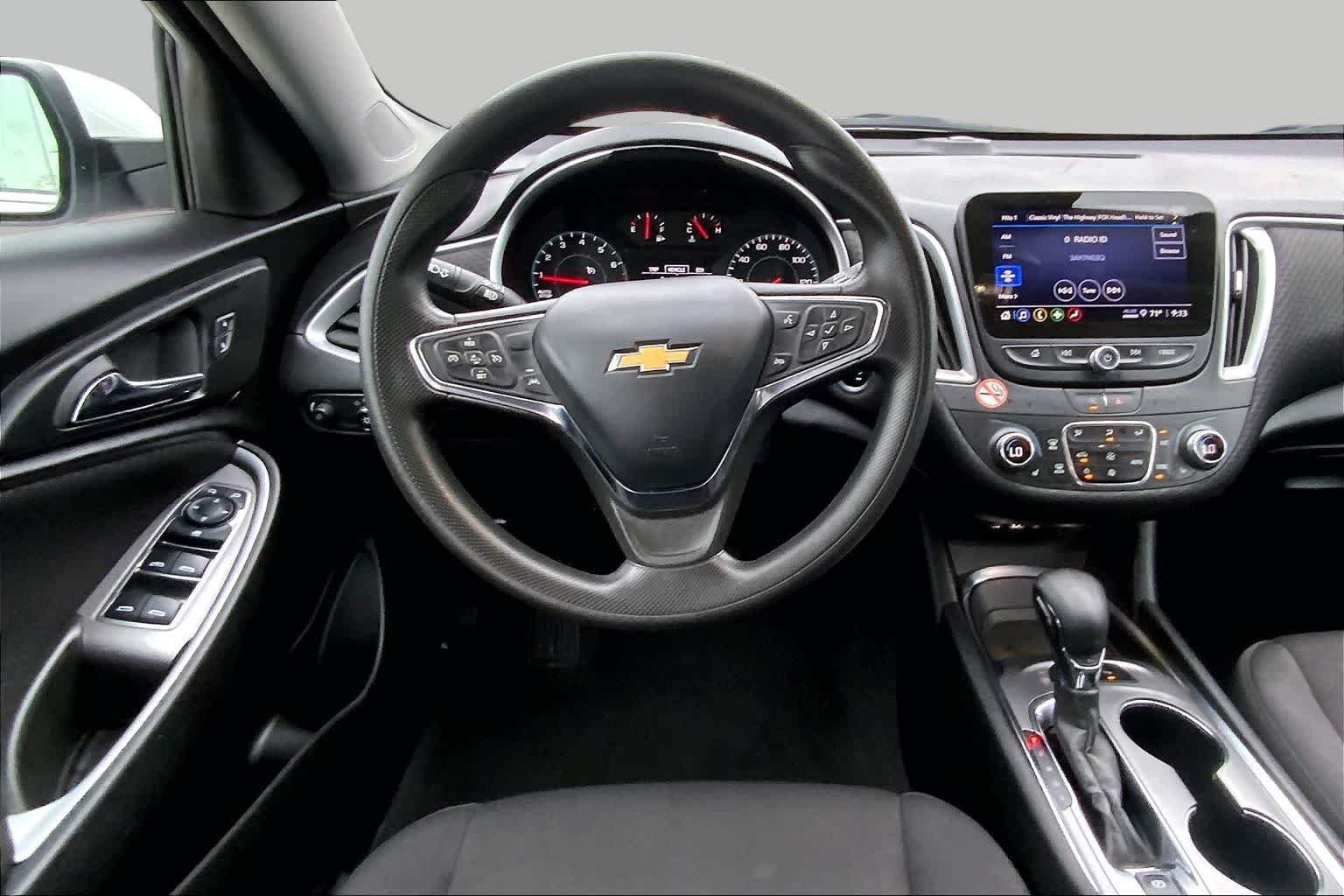 Used 2024 Summit White Chevrolet LT image 6