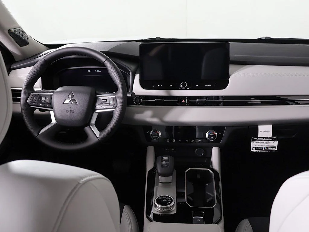 2025 Mitsubishi Outlander SE - Photo 46