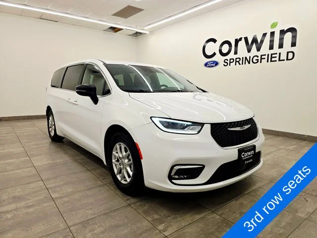 Used 2025 Bright White Clearcoat Chrysler Select image 6