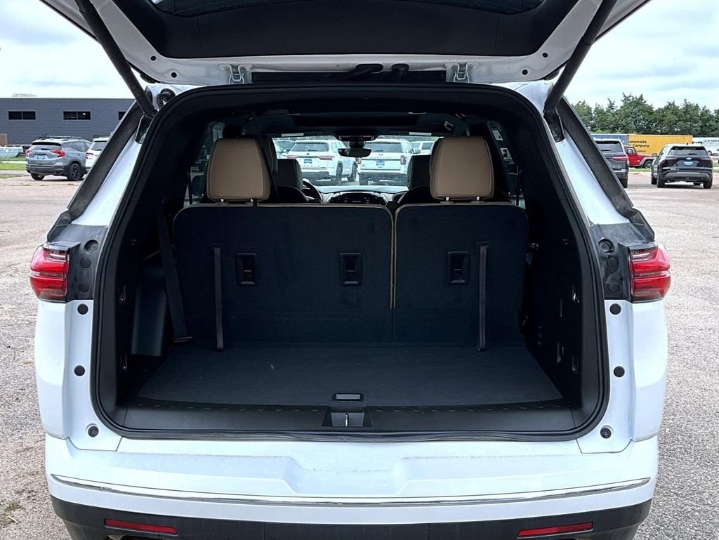 Used 2023 Beige Chevrolet Premier image 24