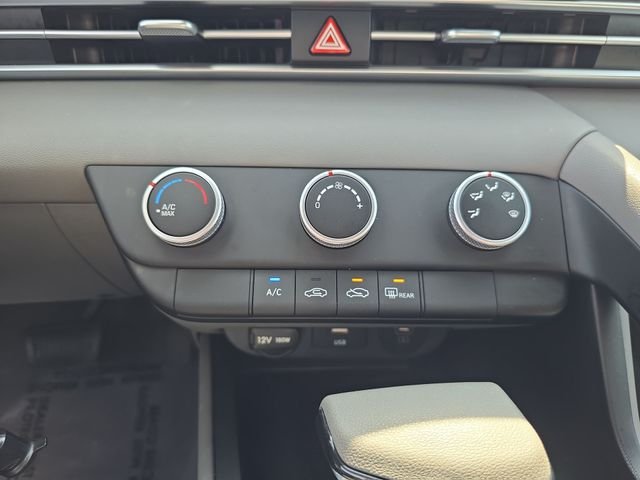 Used 2025 White Hyundai SE image 18