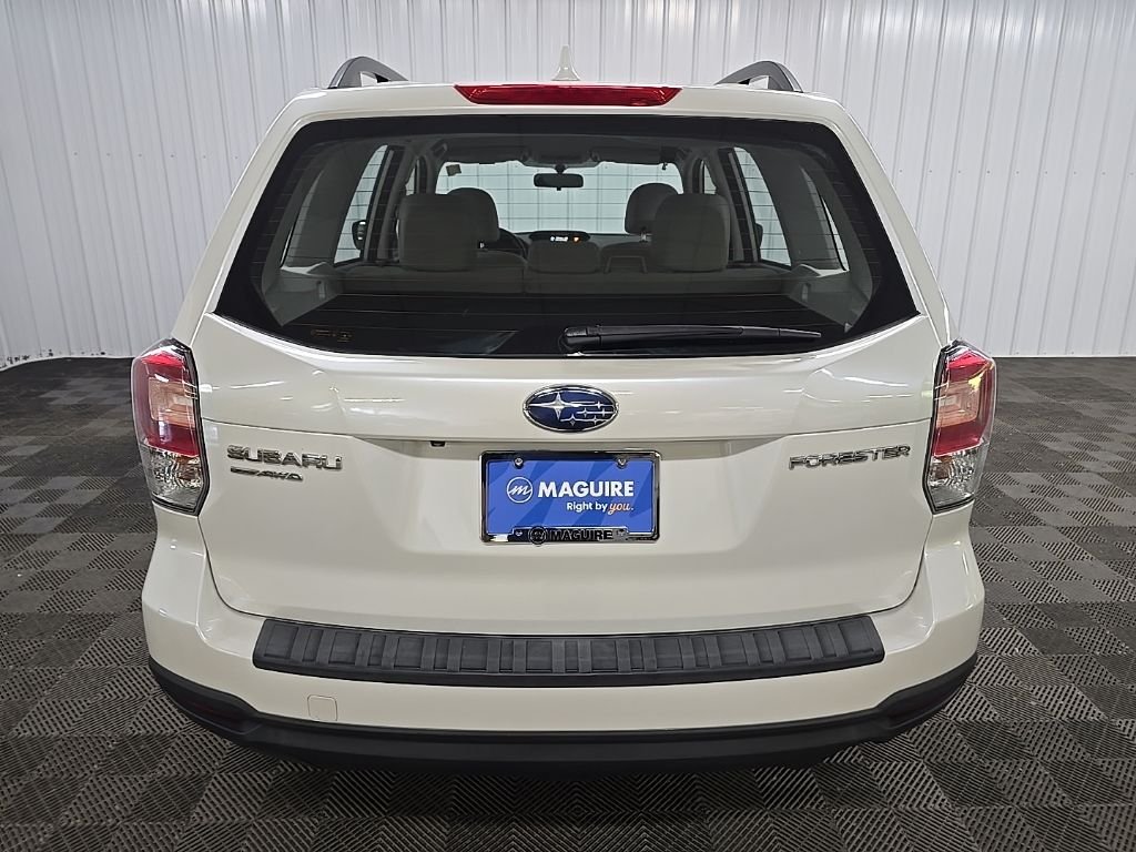 Used 2018 White Subaru 2.5i image 11