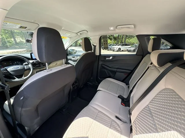 Used 2021 Gray Ford SE image 24