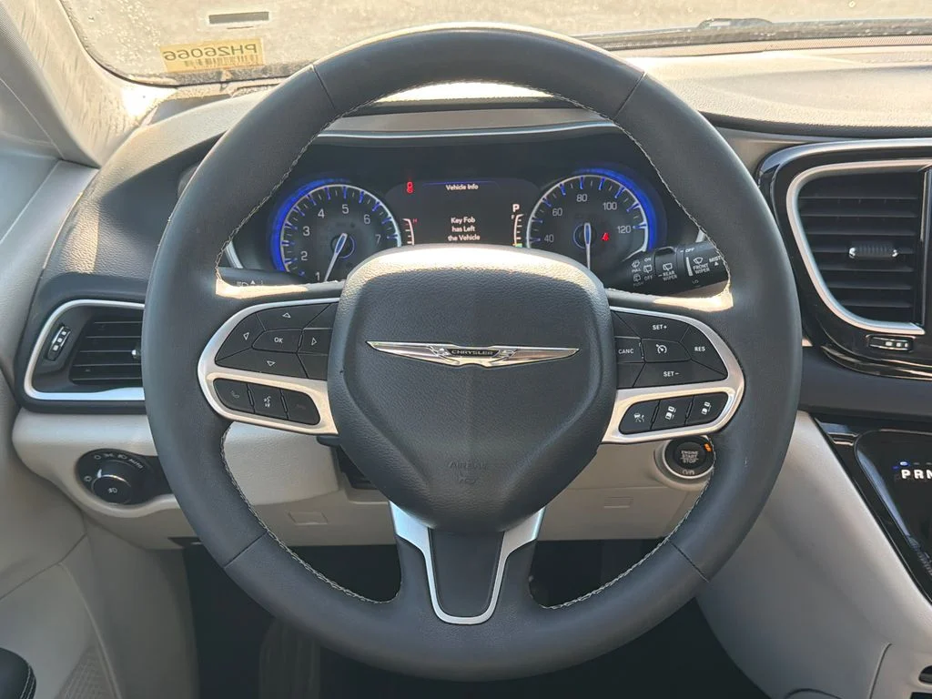 Used 2024 White Chrysler Touring L image 22