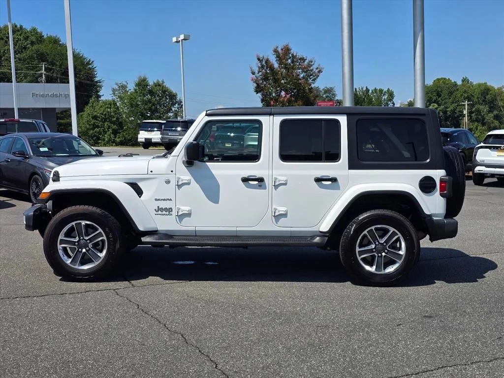 Used 2021 White Jeep Unlimited Sahara image 23