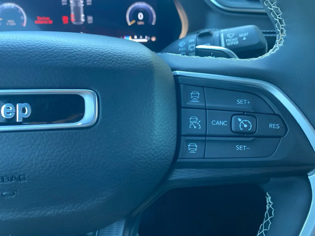 Used 2023 Red Jeep Altitude image 20