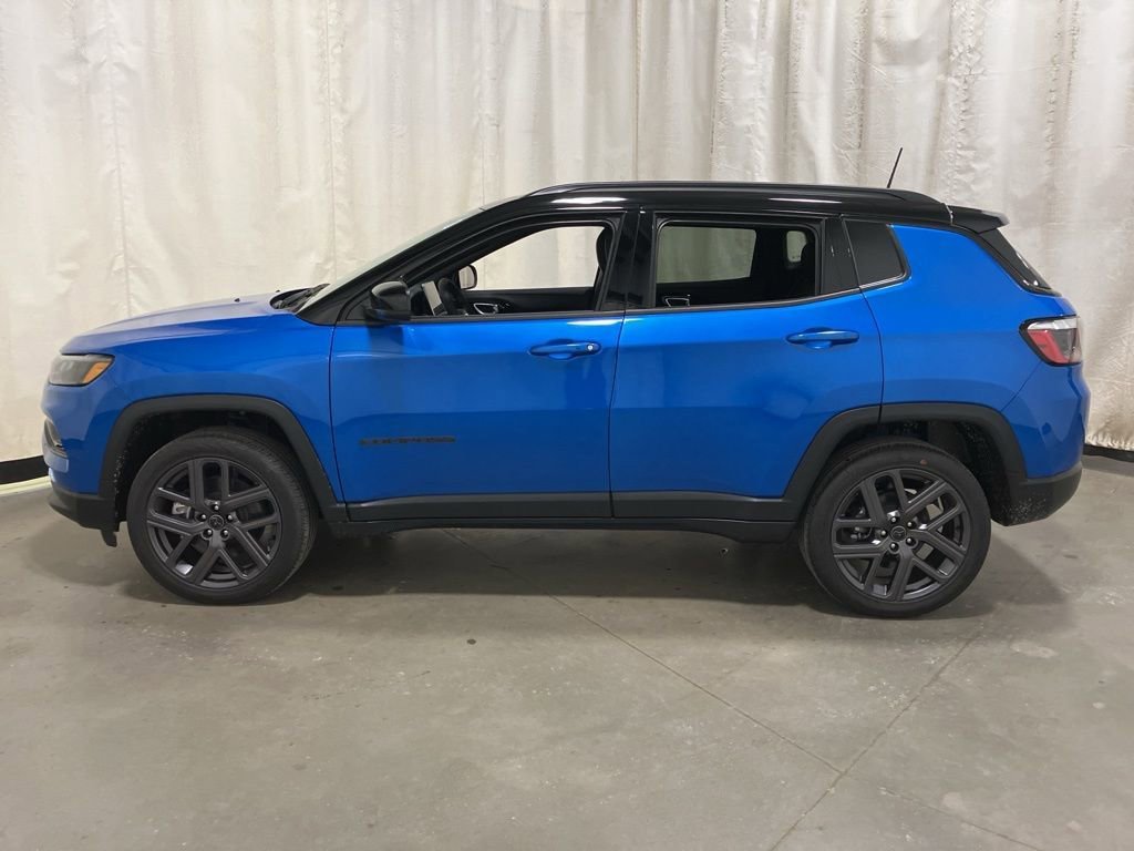 New 2026 Hydro Blue Pearl-Coat Exterior Paint Jeep Limited Altitude image 17