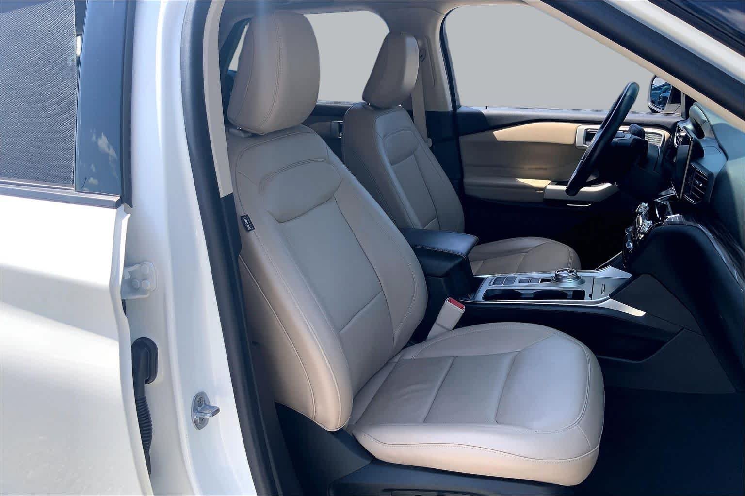 Used 2022 Star White Metallic Tri-Coat Ford Limited image 9