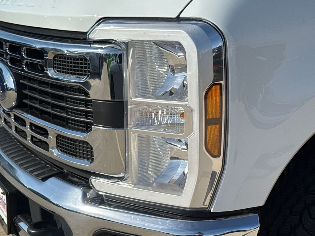 Used 2025 White Ford XLT image 4