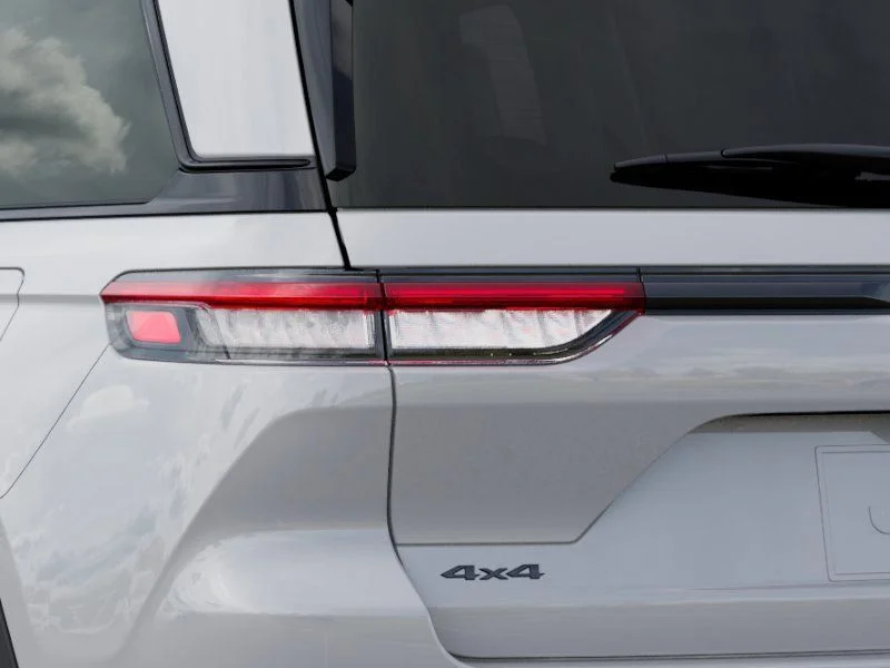 New 2025 Bright White Clear-Coat Exterior Paint Jeep Altitude X image 10