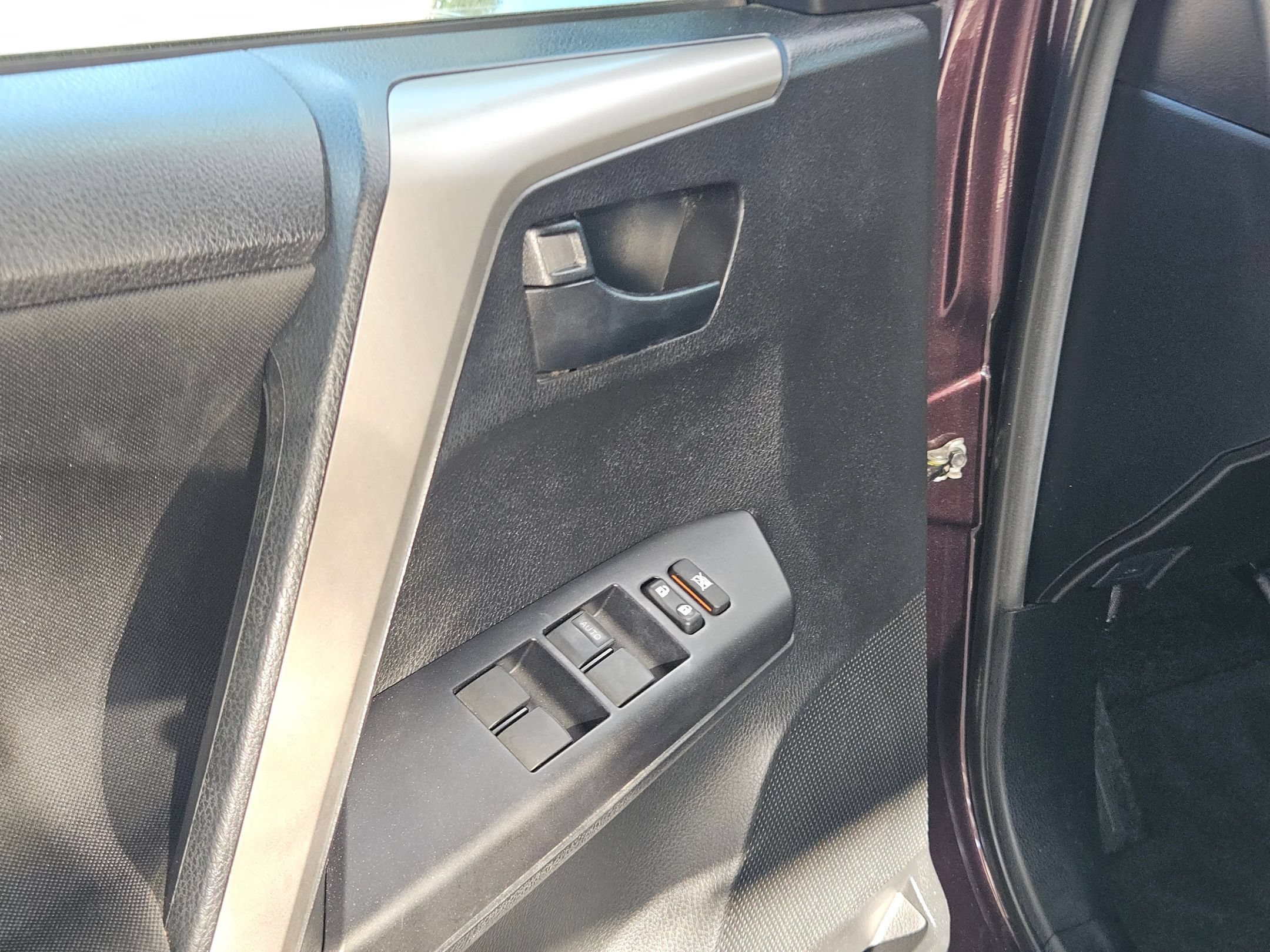 Used 2018 Maroon Toyota LE image 12