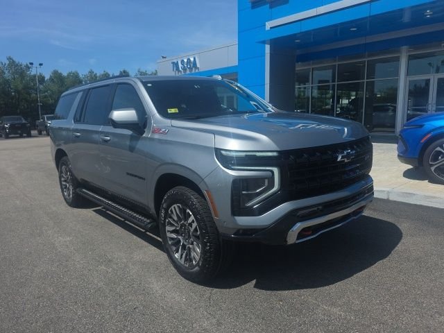 Used 2025 Gray Chevrolet Z71 image 1