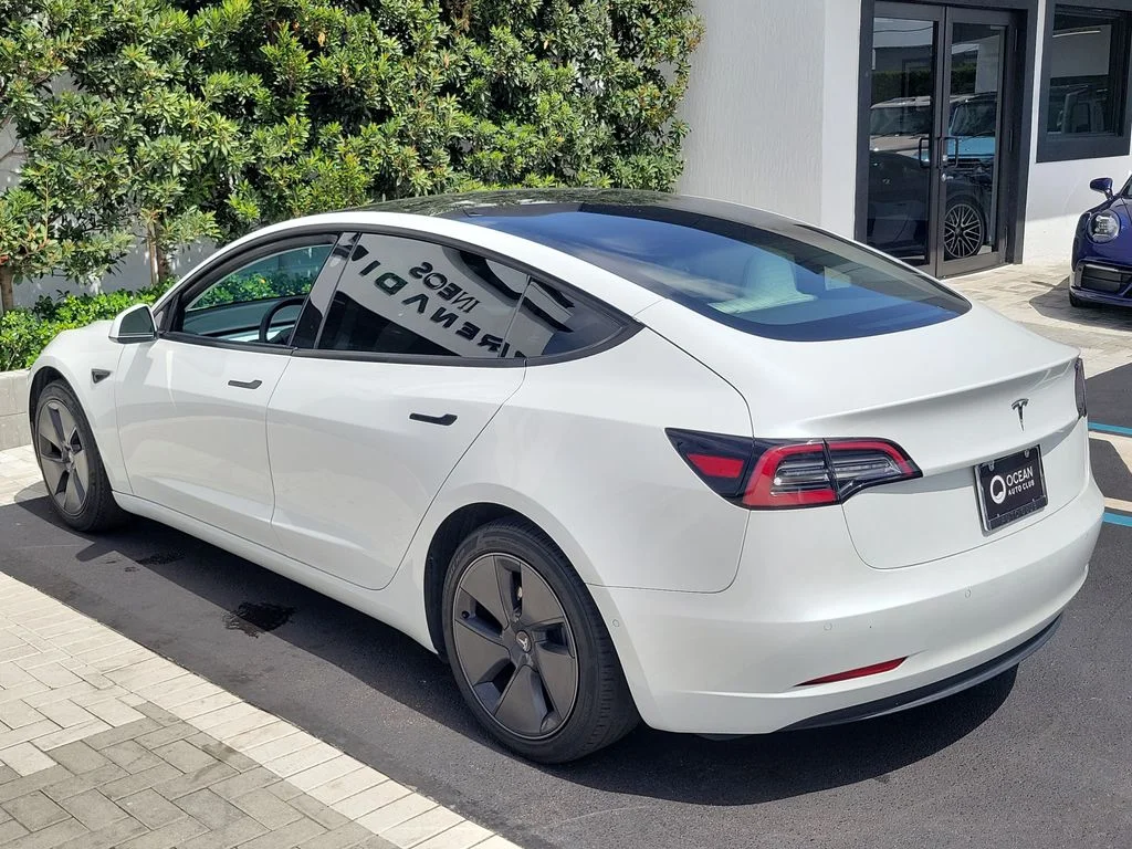 Used 2021 White Tesla Standard Range Plus image 3