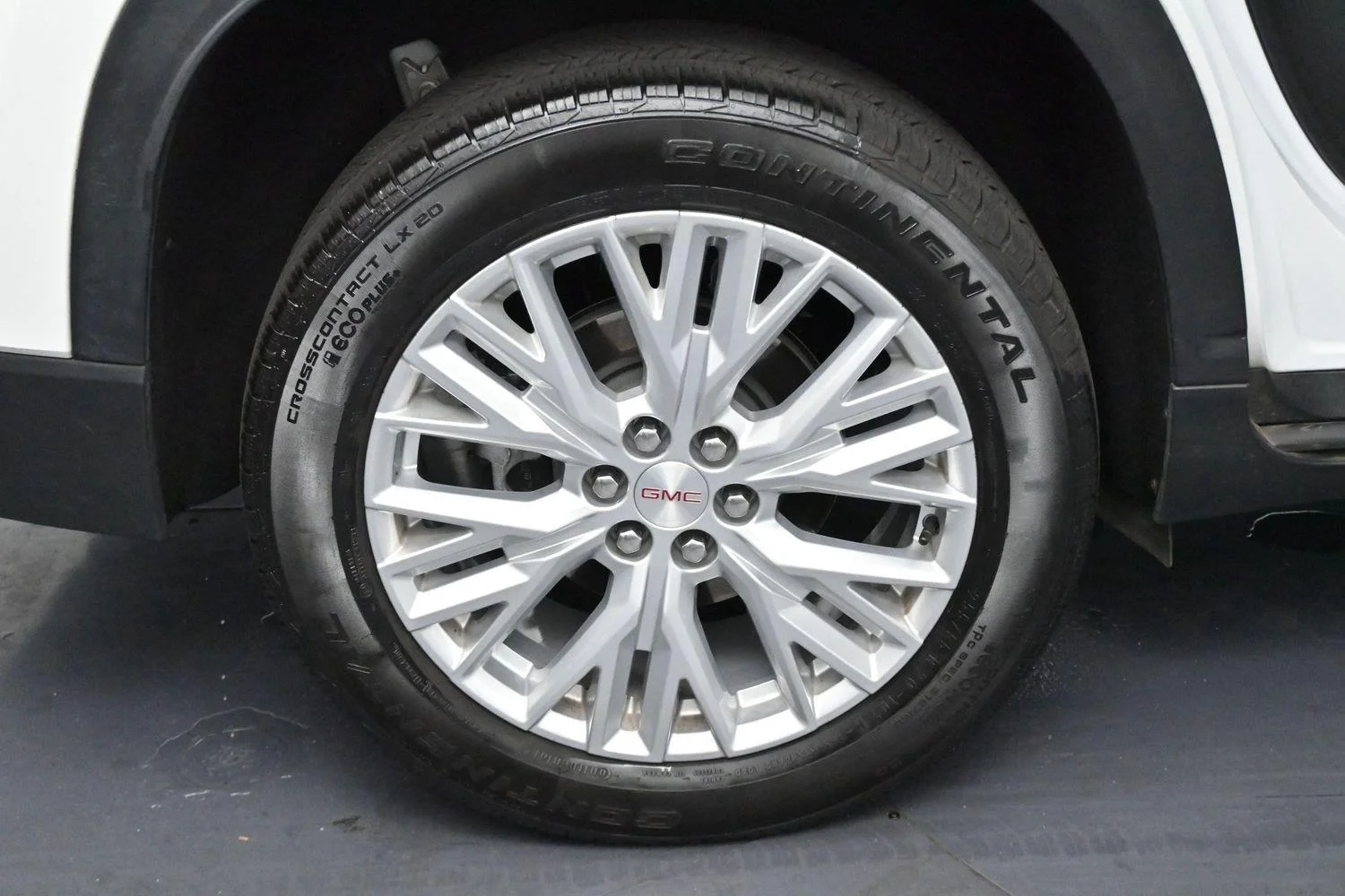 Used 2024 Summit White GMC FWD Elevation image 37
