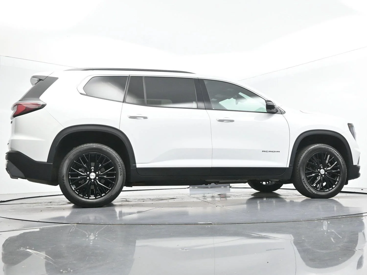 Used 2024 Summit White GMC FWD Elevation image 51