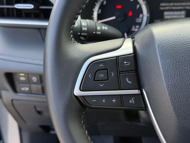 Certified Used 2025  Toyota XLE image 12