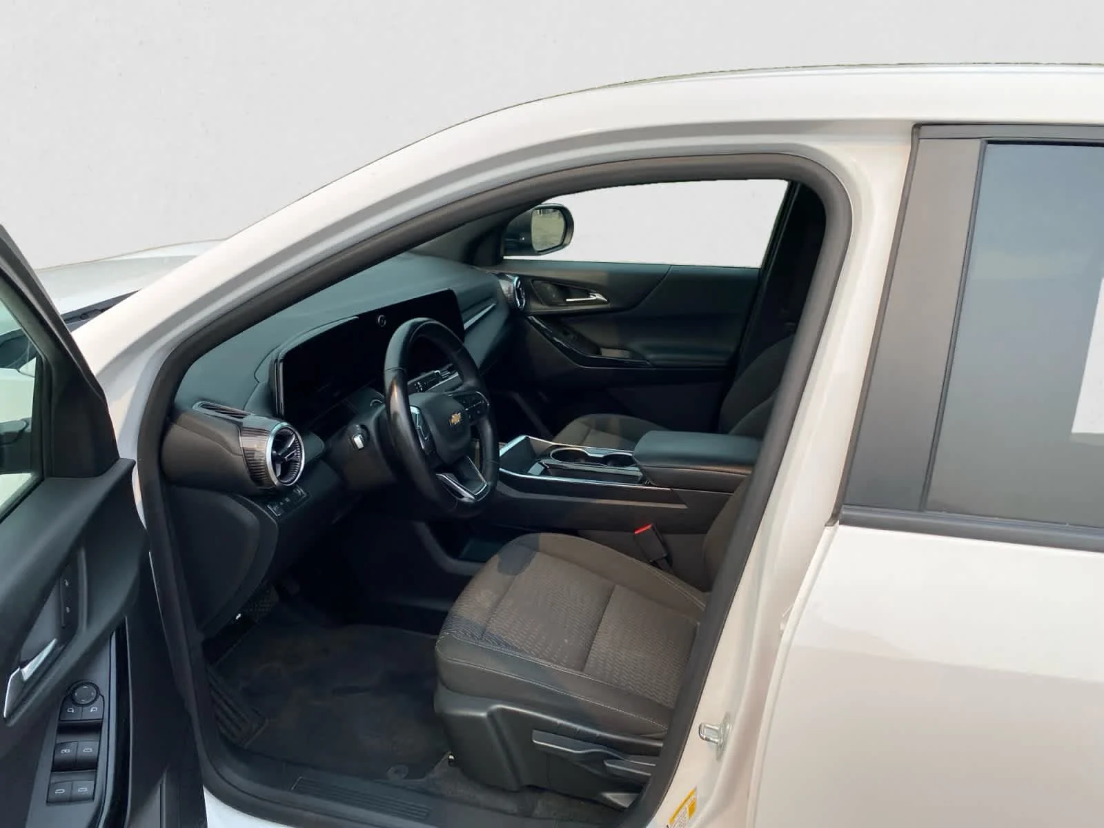 Used 2025 Summit White Chevrolet FWD LT image 14