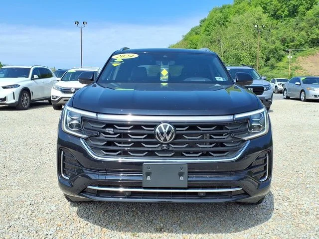 Used 2024 Black Volkswagen 2.0T SEL Premium R-Line image 2