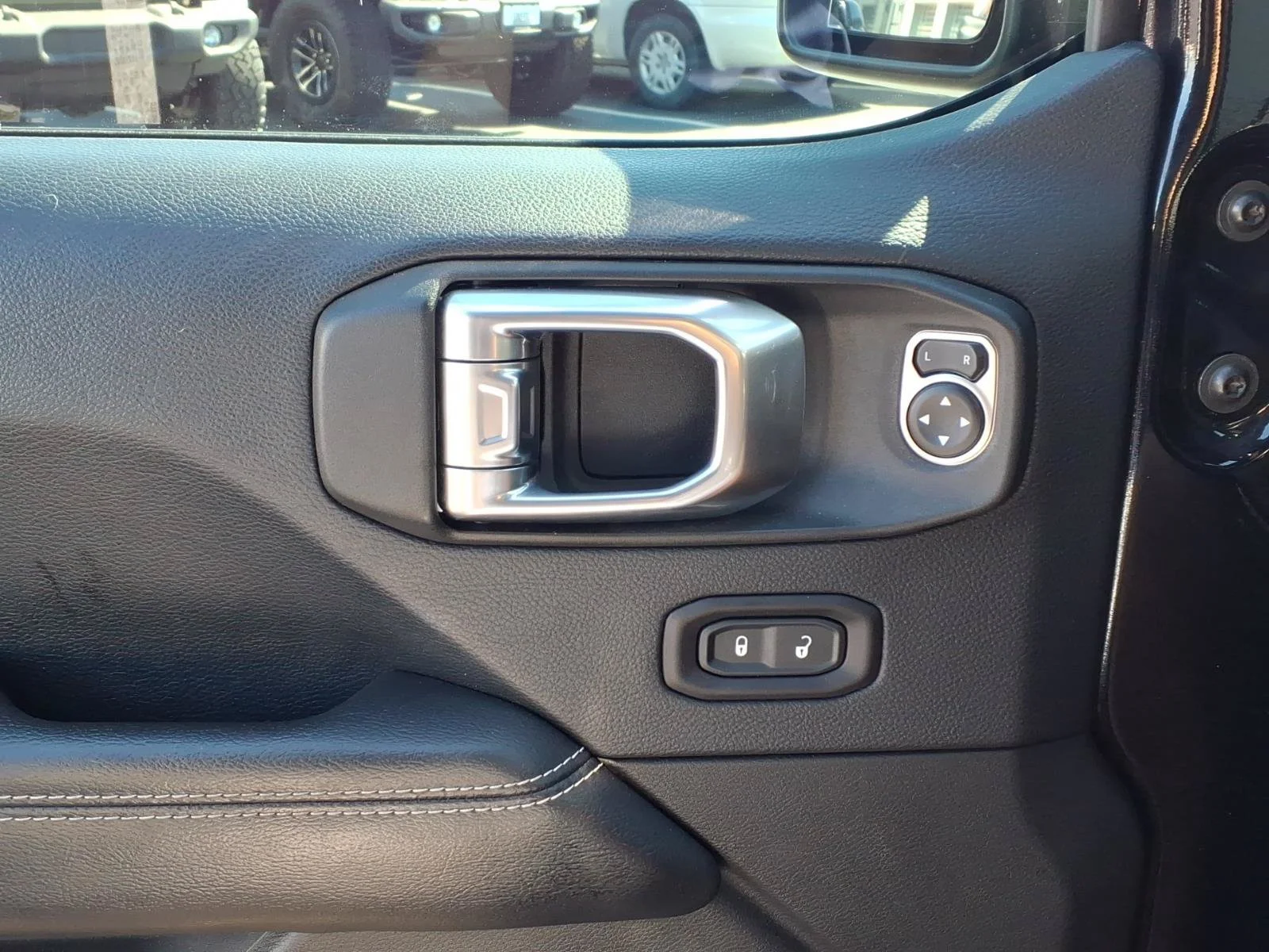 Used 2018 Black Clearcoat Jeep Sahara image 22