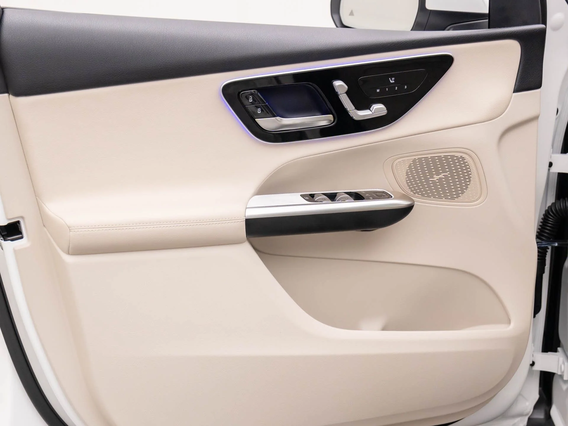 New 2026 White Mercedes-Benz GLC 300 image 12