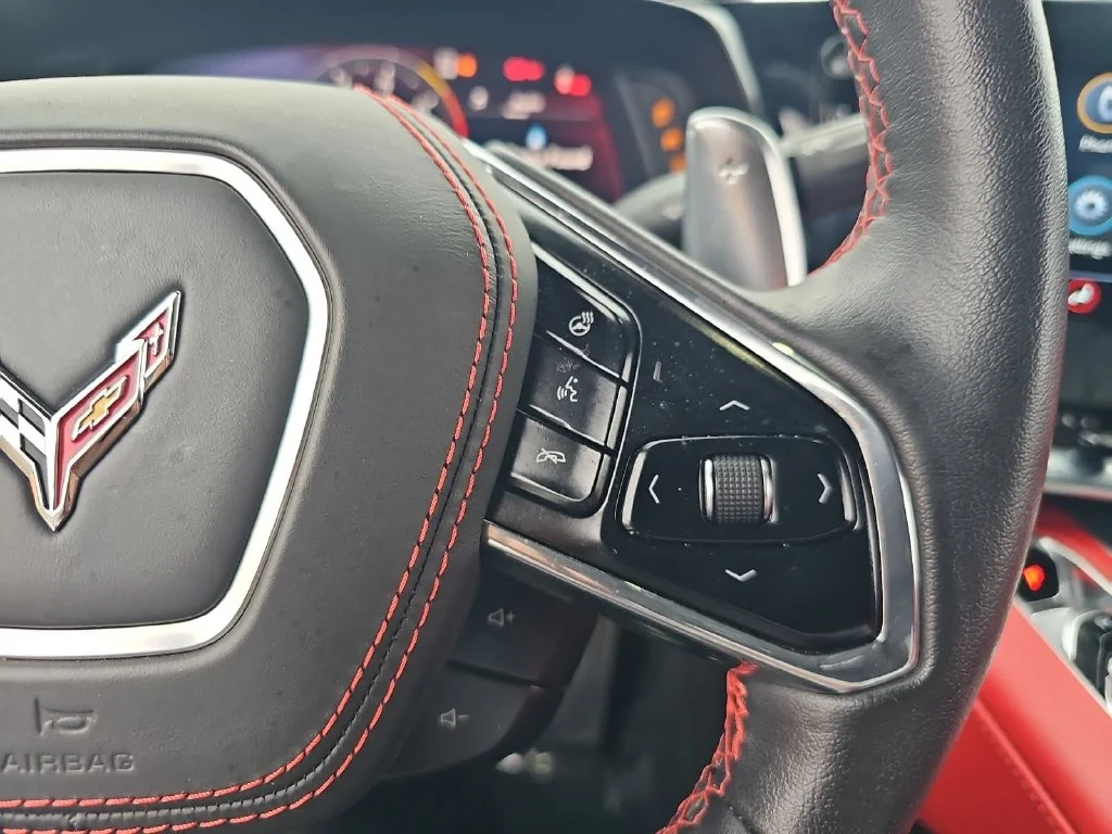 Used 2022 White Chevrolet Stingray image 17