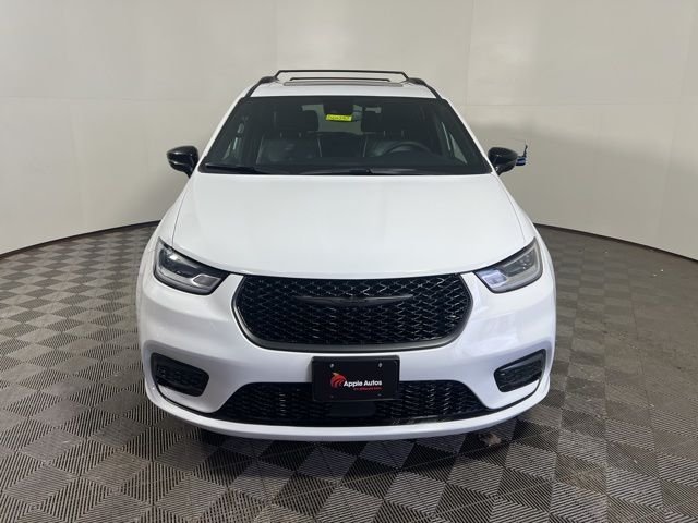 Certified 2025 Chrysler Pacifica Limited with VIN 2C4RC1GG5SR524163 for sale in Shakopee, Minnesota