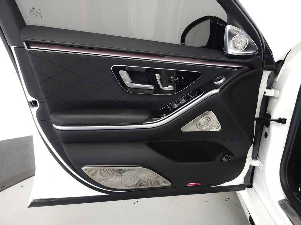Used 2023 MANUFAKTUR Diamond White Mercedes-Benz S 580 image 5